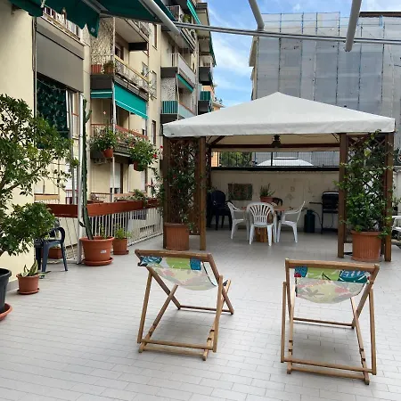 Dom wakacyjny Sunny With Big Terrace